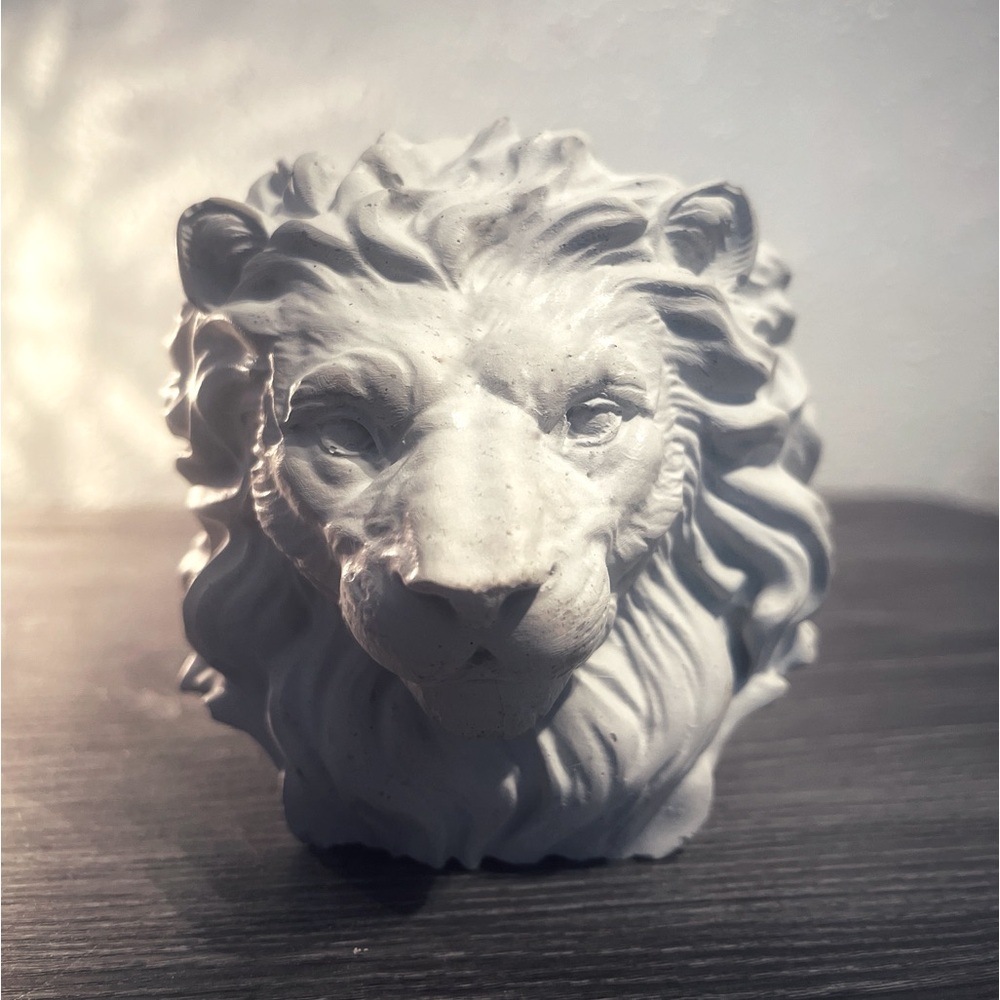 ✦ Majestic Lion Head Statue – A Symbol of Strength & Courage ✦